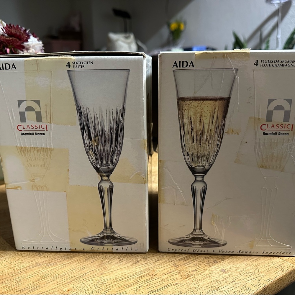 8 Bormioli Rocco Crystal Champagne Flutes. Vintage Wedding Glasses Deadstock